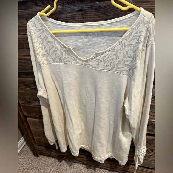 Legendary Whitetails XXL cream colored top with antler design - NWOT - Picture 6 of 10